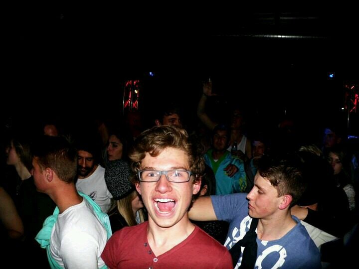 benAKdodson's profile picture. Everyone's bio is so shit