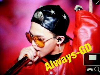 ฟอลได้นะ เมนชั่นมาหาก็จะดีมากกกกก ^^ ฟอลมาเราก็ฟอลกลับ ขานี่ไม่หยิ่งนะ 555 :P