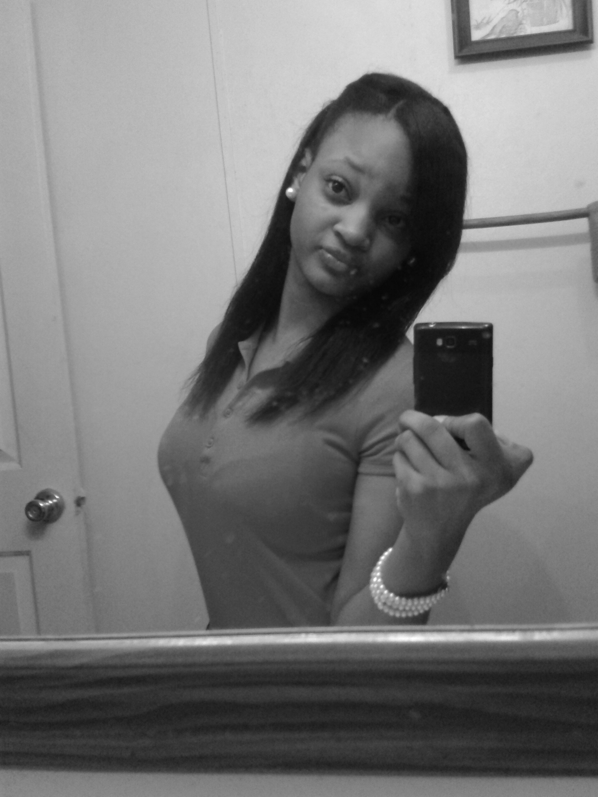 #DeyKallMehBaye #BrightSkinned #DontFuckkWiidFlawBitches... If Yuu Think My Tweets Relates To You Its an possibilty they do...