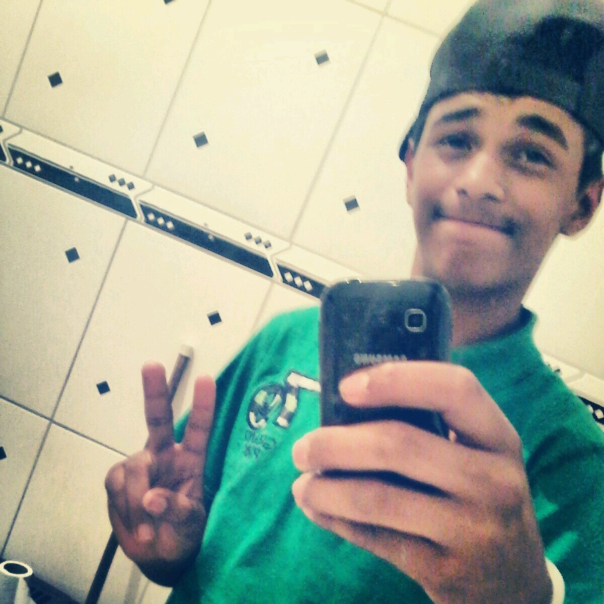 Vira meu fã 
é so entrar no meeu Perfil e Clicar naEstrela,simples e facíl ;]

Eu retribuo