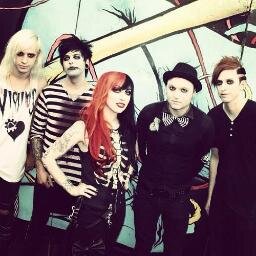 I just love @NYDrock so much they're amazing! @Ash_Costello is my hero! Also follow my other account @BenBruc3