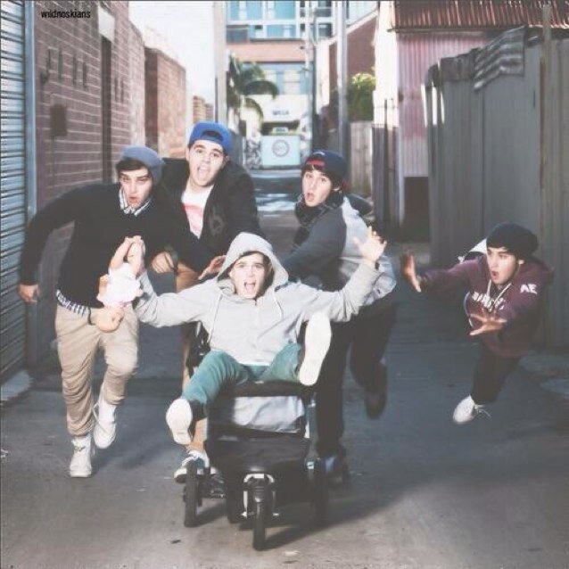 Free follow Follow us @JanoNashGrier and @JanoCamDallas :)