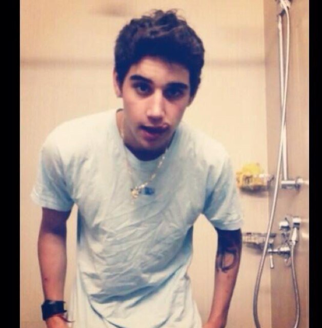 JANOSKIANATOR !! 
Love JB 1D Selena and Demi aswell !!!! If you want a follow back all you have to do is ask :)