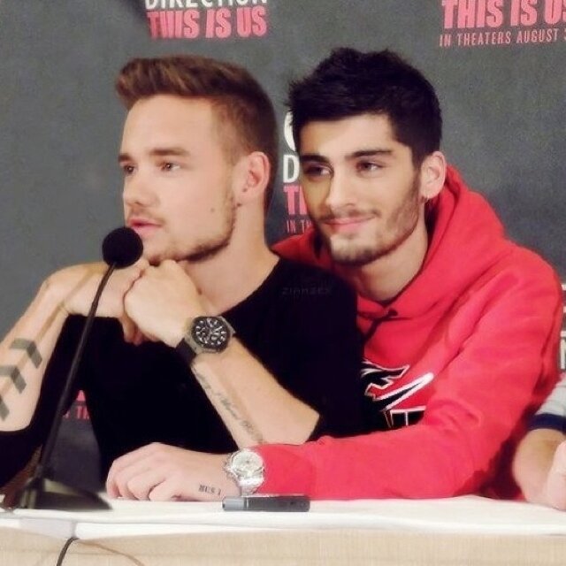 Cookies are too cool for you. I have a wonderful and perfect fiancé called Zayn. Singer. @CWonderlandRP RP account. [RP/FL]