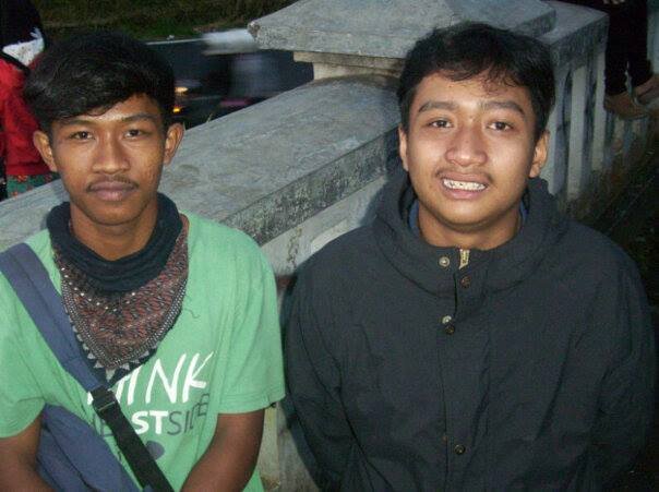 sory kalau ngerepotin :D
twitter nya baru lagi :D