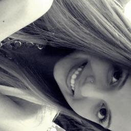 http://t.co/yDfIr9xLwc ariana. 18 anos. namorada do Jonas ♡