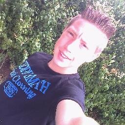 Gardien De But Qui Adore Le Football  Et Qui Aime Le Bayern Munich Mon Facebook Et Lucas Neuer Lecland Envoyé Des Invitation