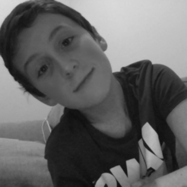 PELASE FOLLOW @notsohemmings
ASK FOR A FOLLOW BACK
