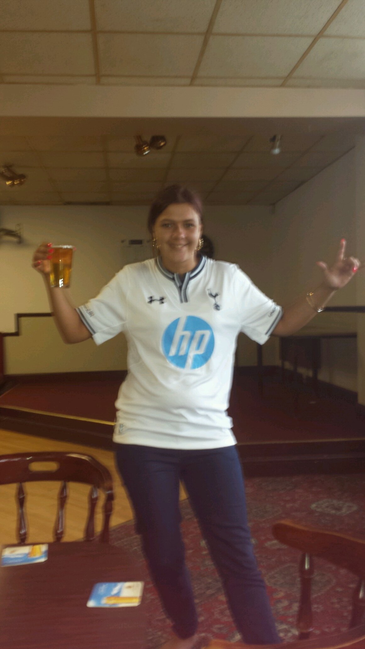 i am 25 yr old yidette suports tottenham wil do til i die single got 3 kids coys