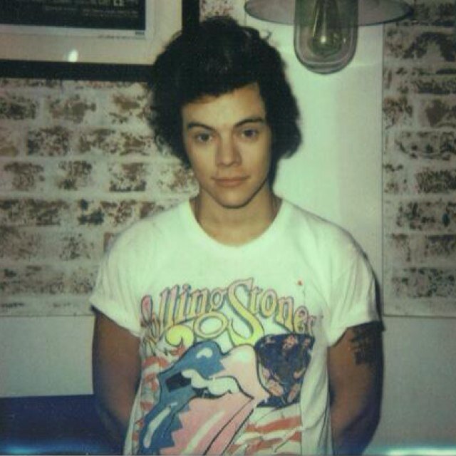 hi i know these are annoying but please follow @especiallylouis for me ok ilysm i'll most likely follow you back