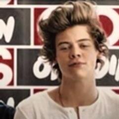 Please follow @gangsignzarry she was inactive for a while because of family issues and lost a ton of followers.