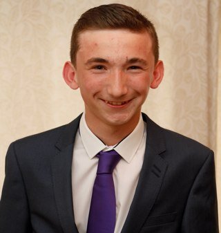 I am 16 year old chelsea fanatic who also has a season ticket at QPR, go on the blues and the R's!! @ActonCC for life!!