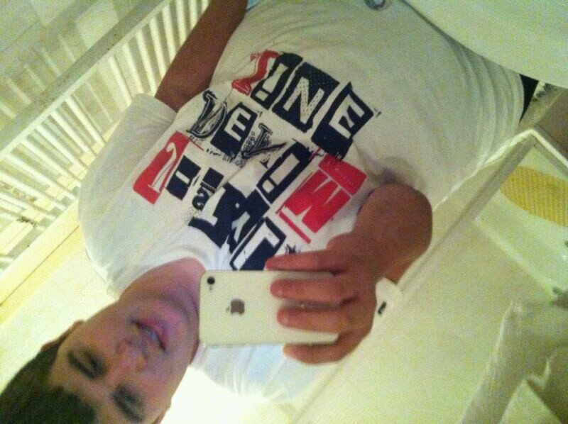 ontvolg @BBURHANS__