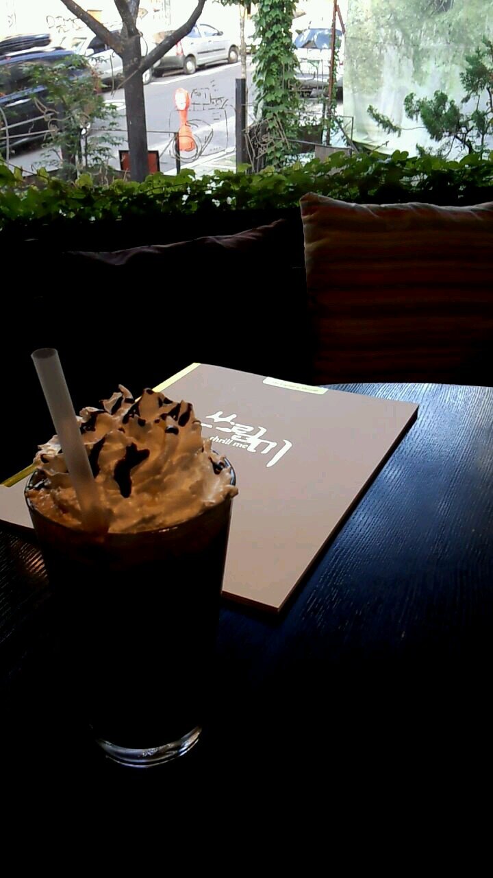 sf11301203's profile picture. ﾐｭｰｼﾞｶﾙ好き。田代万里生さん、新納慎也さん、松下洸平くん、濱田めぐみさん。※基本的に腐ってます。thrillmeにどっぷりです。すりるみーの為なら海外にも行きますが？日本再々々演おめでとう！！そしてSHの221Bな２人に悶え苦しんでます。毎日千葉の某パークでいそいそしてます。※成人済みです。