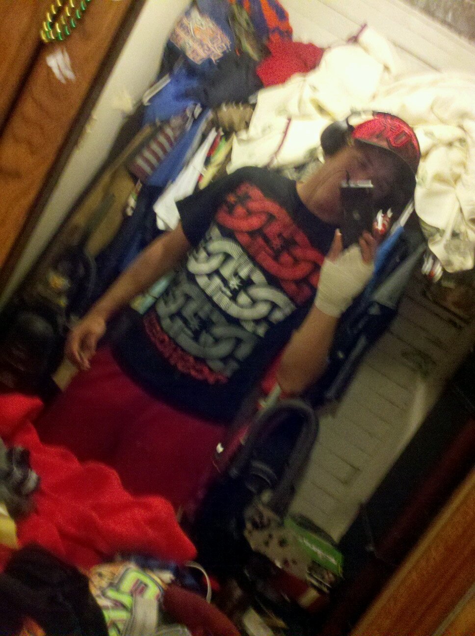 Im Thomas Bond. I use to play alot of football and my favorite number is 52. i workout alot now