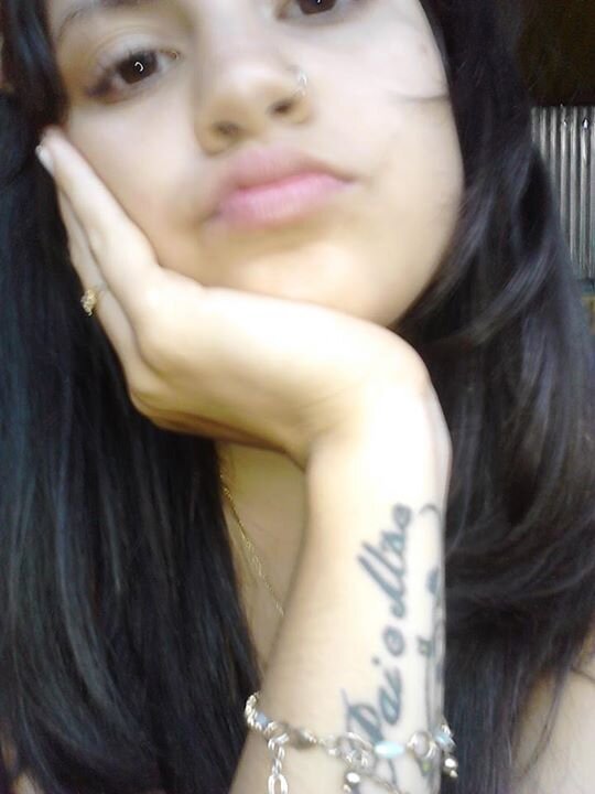 gosto de musica sertaneja, pop, .... amo chocolate!! sigo de volta!!
