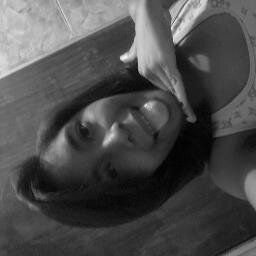 Não sou a garota mais certinha &&' nem a totalmente descontrolada. Não busco ser perfeita , mas sim ser eu mesma , não finjo ser quem não sou pra agradar .