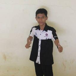 Jangan mudah percaya bahwa seseorang menyukaimu, hanya karena dia tersenyum padamu (^_^,)