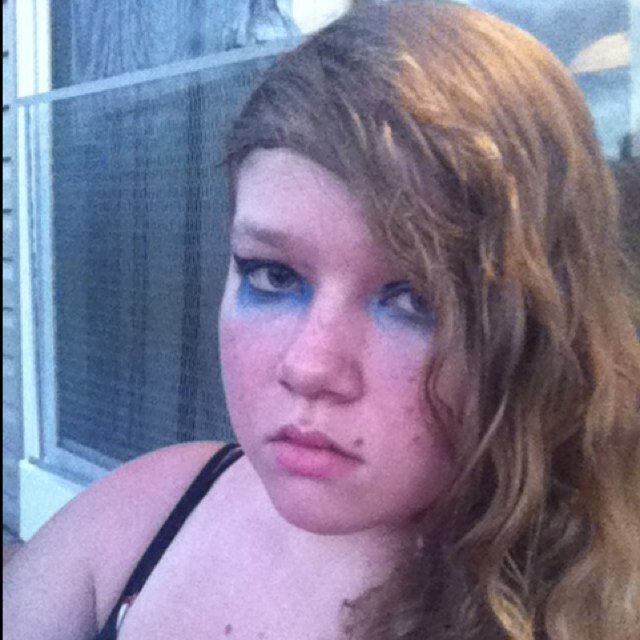 i love BOTDF and BVB. i like to sing and write music. and i love CARROTS!!!!