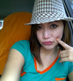 I'm a simple girl just looking for a friendships, a dreamer girl.