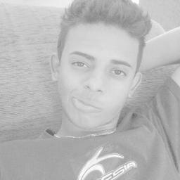 a vida é feita de escolhas, ou vc escolhe ser feliz, ou vc escolhe agradar as pessoas.                                                             ✌