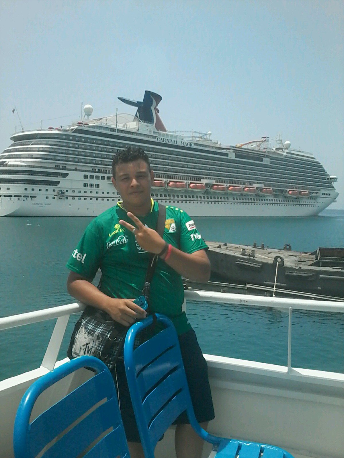 soy un joven muy educado y responsable contactame al 95096537