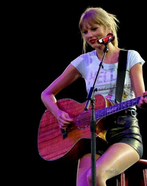 free follow from @hemmingsswift, follow me there please xo