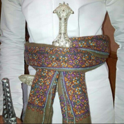 كل علئ همه سرئ ...وانا علئ همي سريت