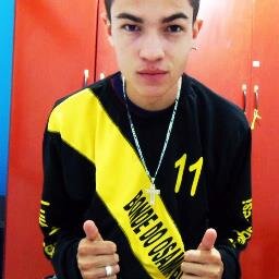 Nasci para ser feliz & não perfeito... || 17 anos || Namorando 3