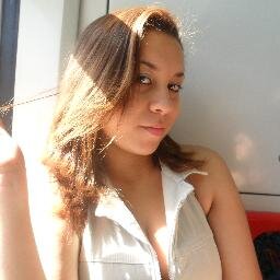 Garota que vive a vida intensamente.
Se você acha que sabe sobre tudo, engano seu!
O mundo  é pequeno em nossos pensamentos, na real, ele é ENORME!