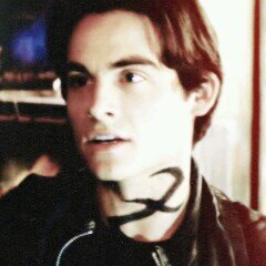 Entrenador del Wing Enterprise. Parabatai de Jace. Magnus es mío y de nadie más, ¿entendido?. Jace, Izzy y Max son mis queridos hermanos.