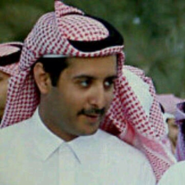 (فَلا نامتْ أعيُنُ الجُبَناءِ)