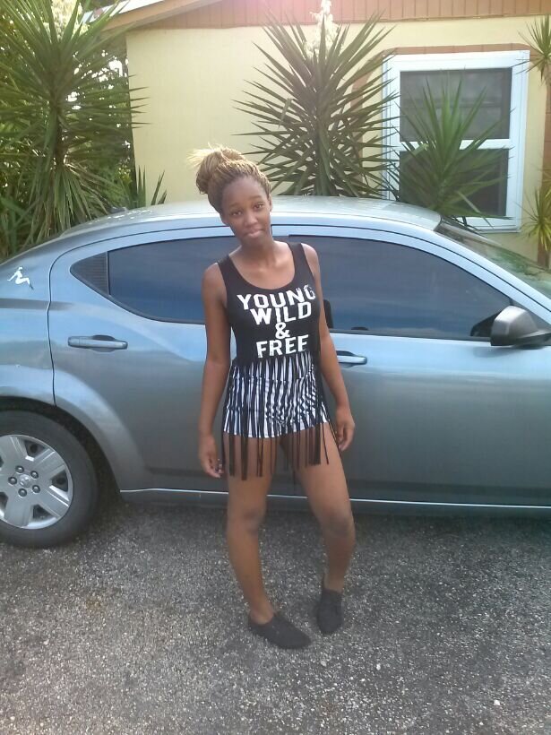 *ßOSS AT KEEPING SHIT REAL* and i dont trust alot of people,im playful,goofy,and of course pretty,and if u follow me ...trust ill follow back!!