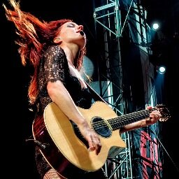 @CaitlinBird is too amazing for Words, so how bout you find out in pictures, songs and videos :)