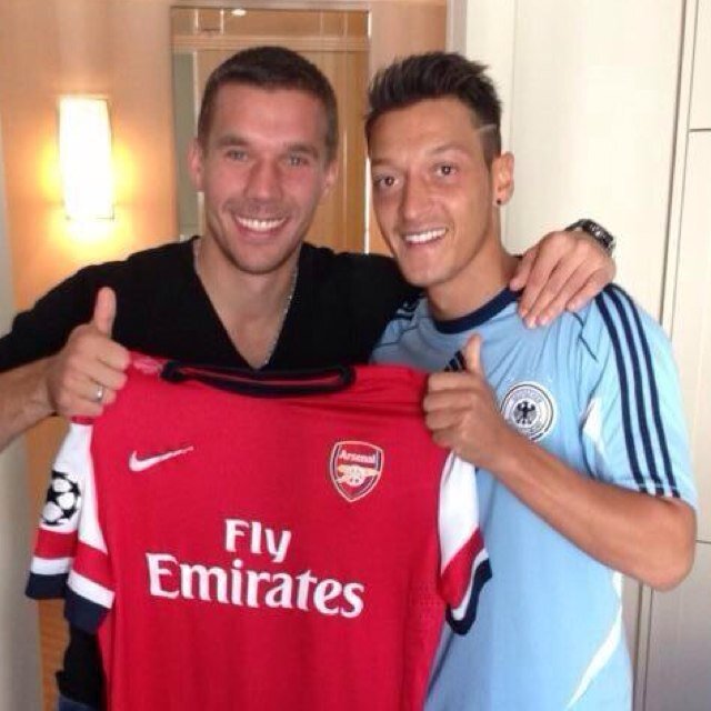 #AFC fan from the mighty cornwall, tweet all things arsenal, football,cornwall and other random stuff. Follow back :). Ask if you want a shoutout, #GOONERFAMILY