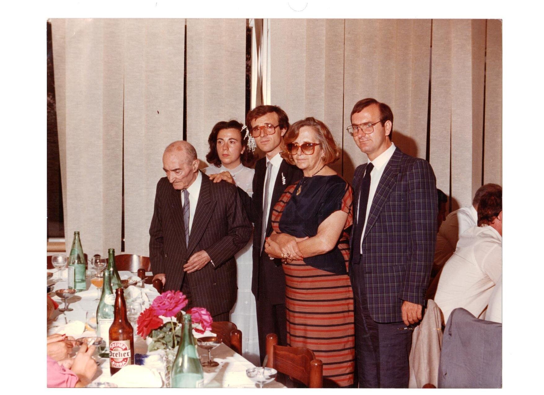 Agronomo, laureato alla facoltà di Agraria a Bari nel 1979,lavora presso Regione Puglia,Palazzo degli Uffici Statali all'Assessorato delle Risorse Agroalimentar
