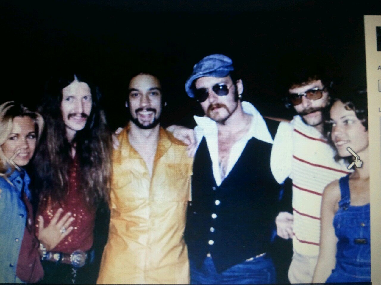 Worked for International Painters Local 1020 Lima, Ohio. Picture Tak'in With The Doobie Brothers !  FB-  https://t.co/nh8i8SsChD