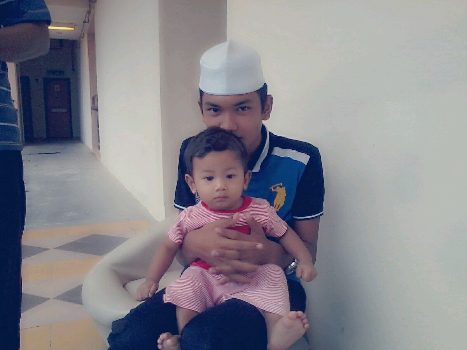 Blum knal 'Aku Suka Dia'
Time knal 'Be Mine'
Dh couple 'ILoveYou'
Time b'gaduh 'Aku Yang Tersakiti'
Dah break 'Teman Pengganti'