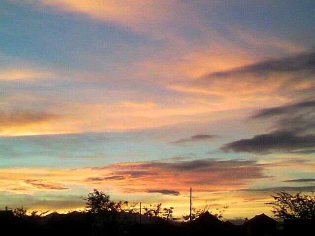 akanewabisuke's profile picture. 初めまして。茜侘助こと、Chiyo Aoyamaです。初恋は浜田省吾さんと音楽とレコード♪音楽と笑顔と愛を感じることを呟き中♪ 自分を自分で笑い飛ばし、今、ひたすら生きてます♪
『たとえどんなことがあろうとも生ききる』