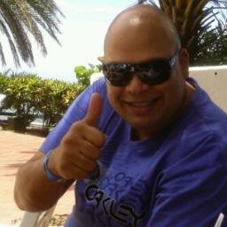 Tratando de estar al día. Otro mardito loco que sobrevive en el infierno de concreto.