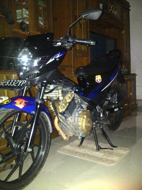 Saya tinggal di B.lampung , hobi saya bermain drum , dan saya lahir tanggal 30september2000