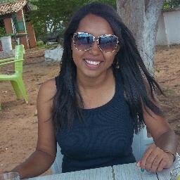 Aquela menina que quanto mais você pensa que conhece mais eu te surpreendo *