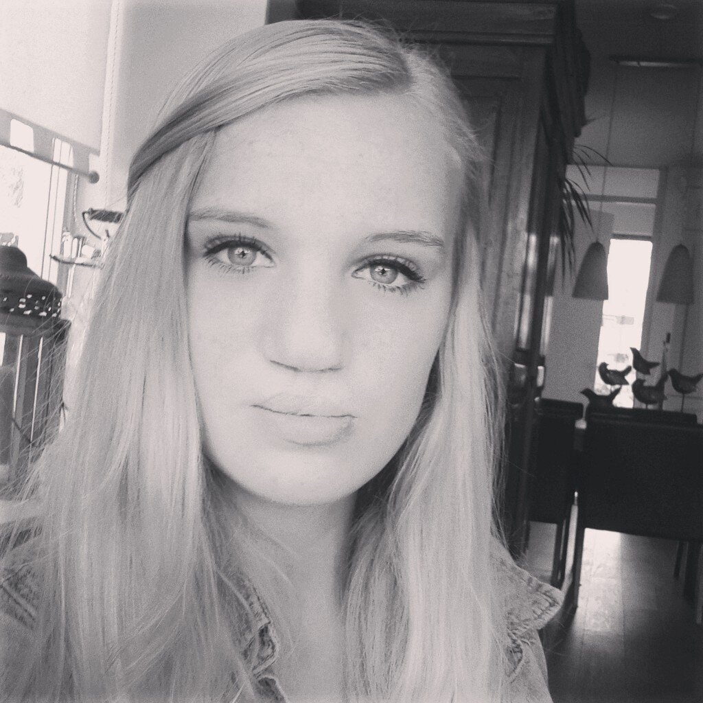 ♡ love for friends and family ♡ My best en number one is @marielleniebier - Love mijn paardje Smurf 3