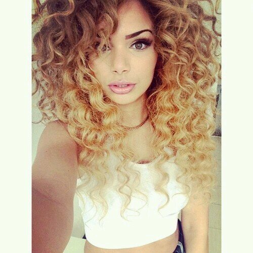 Les plus belles femmes au monde on forcément les cheveux bouclés #PostBadCurls #PostBadCurlyHair tenu par une Curls Girl :) 3