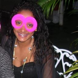Amoo futebol,pizza,lazanha,praia,sou mt extrovertida gosto de fazer amizades novas ,é sou mt chata :