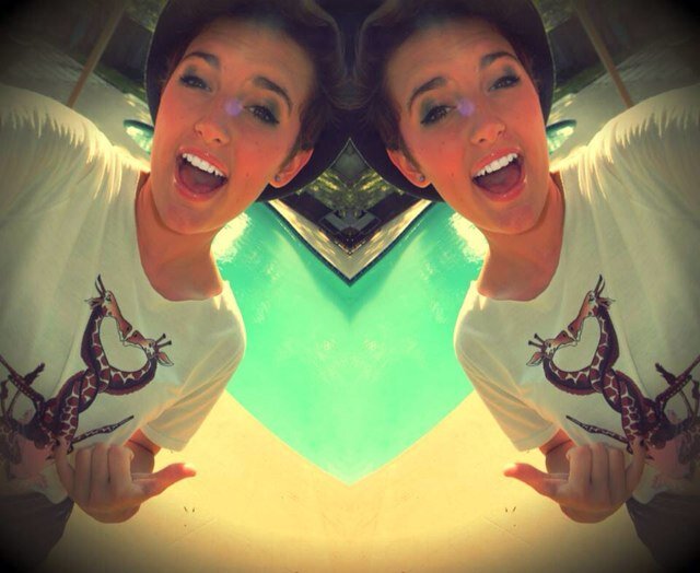 Music=Life Enough said about me tell me about yourself:)
Instagram:  _Carina_Dery_6
Snapchat: karina.dery6
