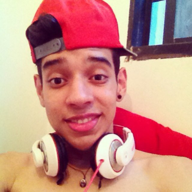 Para de olhar e me segue logo ;D