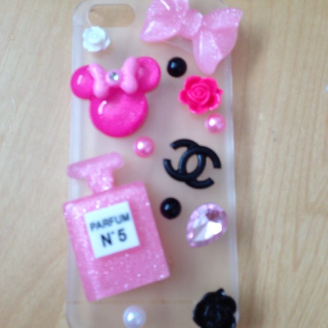 EmbellishedC's profile picture. 