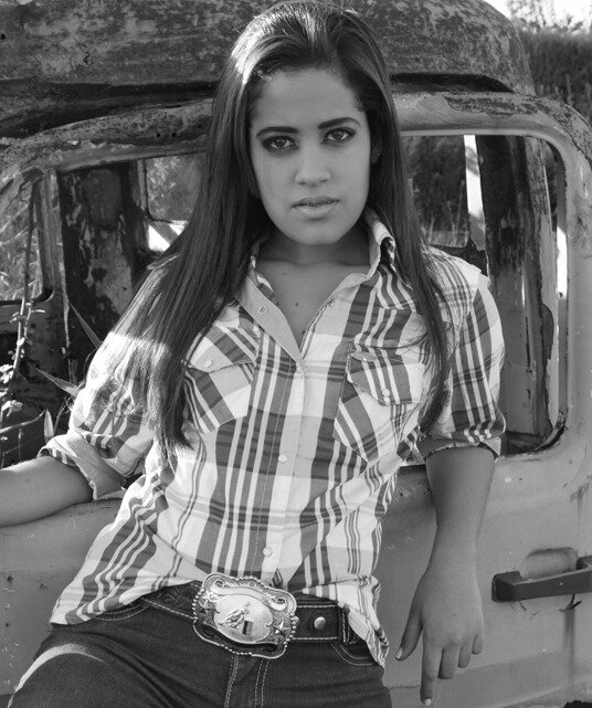 Mineira.. 15 anos . (8