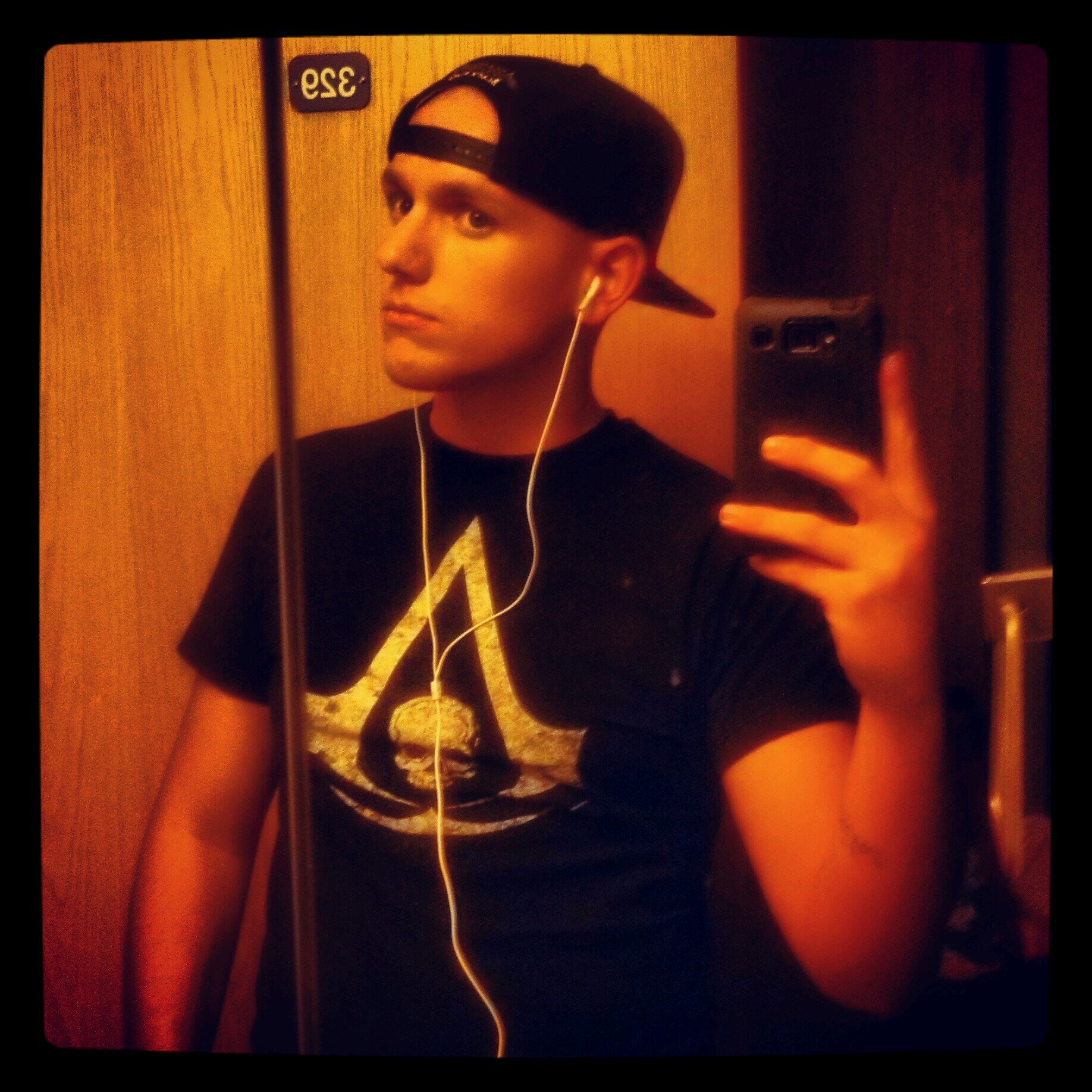 Geek at heart, artist, animal lover, tattoo enthusiasts, love metal and rap